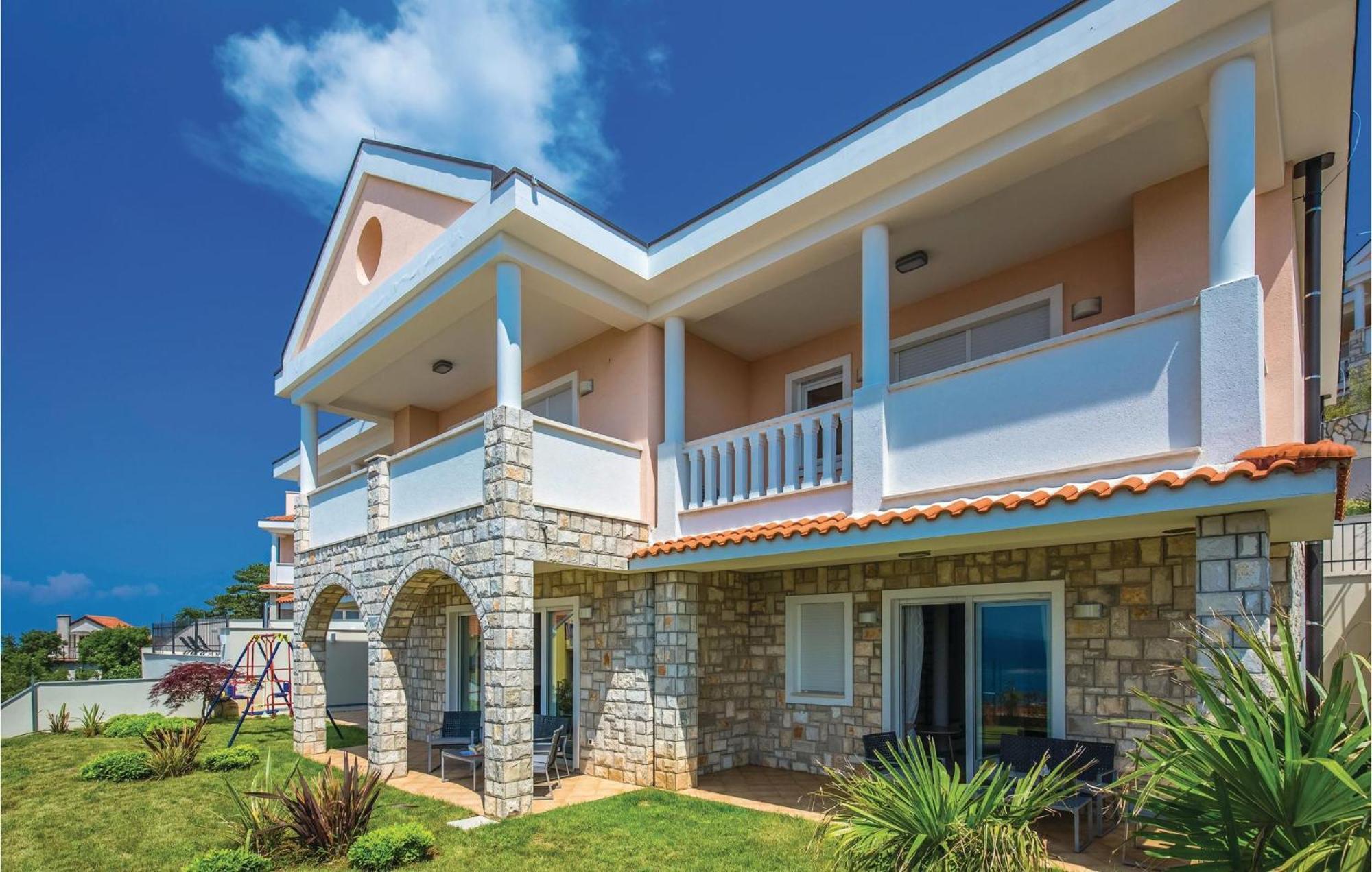 Cozy Apartment In Crikvenica With House Sea View Exterior photo